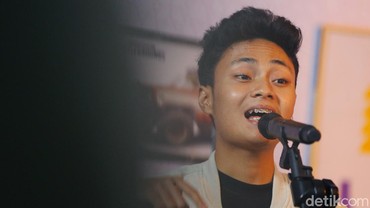 Lirik Lagu Mimpi Tentang Dia - Mahen
