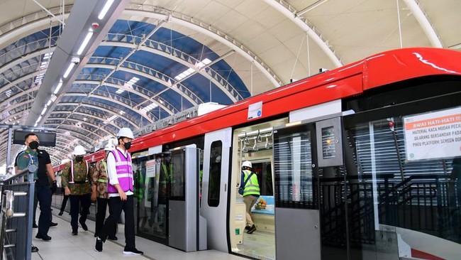 Ibarat mengurai benang kusut, menyelesaikan masalah kemacetan di Jakarta memang sulit, tapi bukan berarti mustahil. Berikut potret modernisasi transportasi DKI.