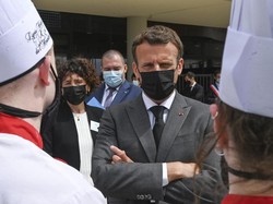 Respons Elegan Presiden Emmanuel Macron Usai Ditampar Warga