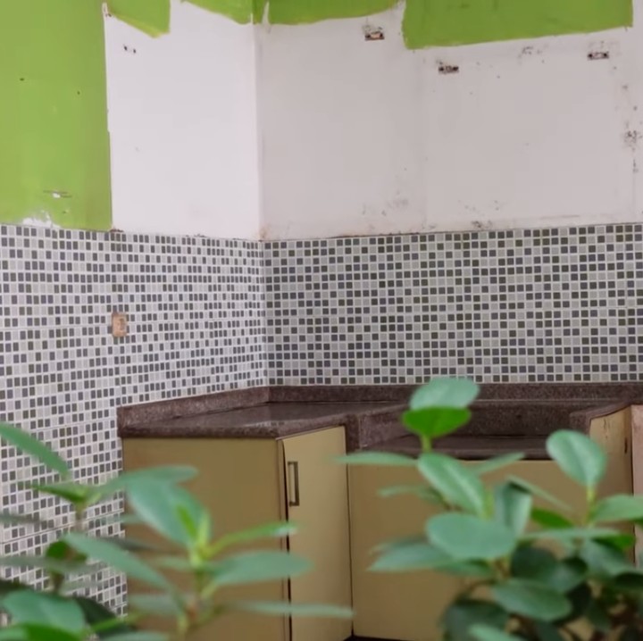 <p>Selain itu, bangunan dengan dua lantai tersebut nantinya akan memiki satu dapur yang dibuat <em>out door</em> dan berada di lantai bawah. (Foto: YouTube: Sing Kye)</p>