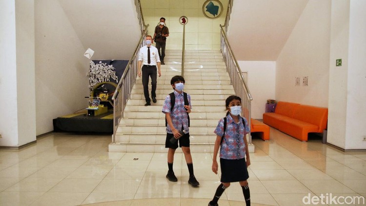 Sekolah bertaraf internasional tersebut telah melakukan uji coba belajar tatap muka dengan menerapkan protokol kesehatan ketat.
