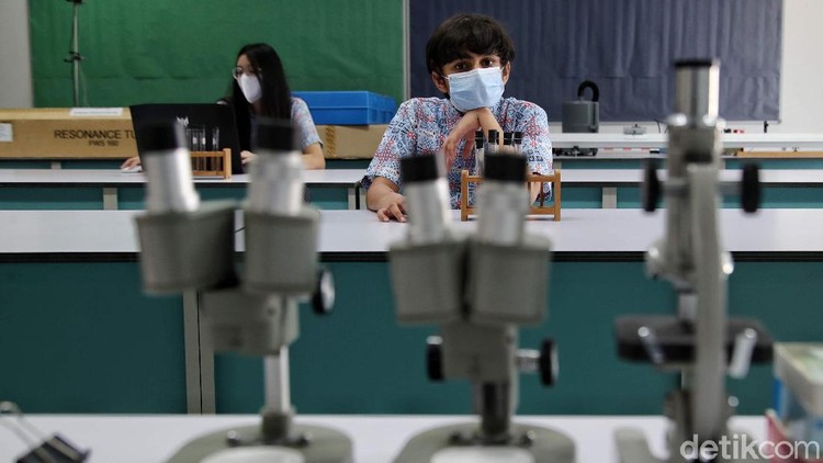 Seperti Ini Prokes Tatap Muka di Sekolah Internasional Sekolah bertaraf internasional tersebut telah melakukan uji coba belajar tatap muka dengan menerapkan protokol kesehatan ketat.