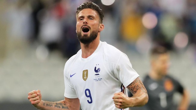 AC Milan resmi merampungkan transfer penyerang asal Prancis Olivier Giroud dari Chelsea pada musim ini.