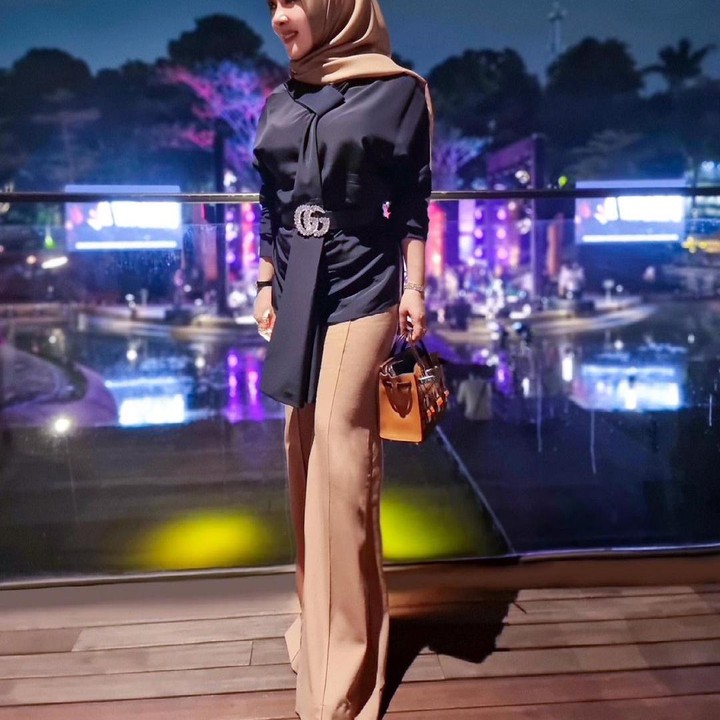 <p>Bukan Syahrini namanya jika tidak memakai outfit branded. Ia melengkapi penampilannya dengan ikat pinggang Guci GG Leather Belt. (Foto: Instagram: @princessyahrini)</p>