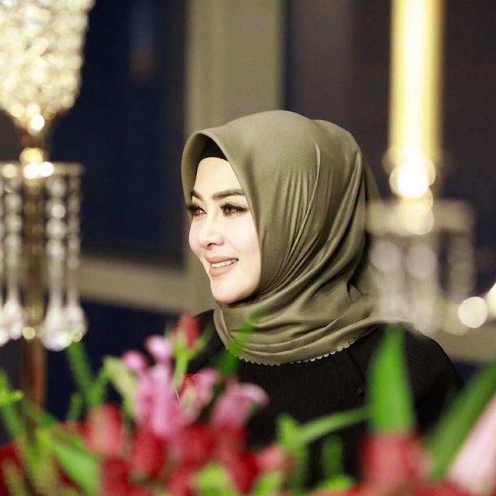 <p>Syahrini juga memakai hijab sebagai bentuk rasa syukur atas segala nikmat yang diperolehnya saat ini. (Foto: Instagram: @princessyahrini)</p>