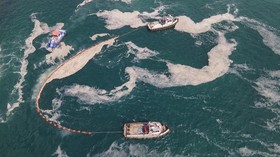 FOTO: Ketika Turki Bersih-bersih Wabah Ingus Laut di Marmara