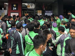 Kerumunan Order BTS Meal McD di Mana-mana, Satgas COVID-19 Angkat Bicara