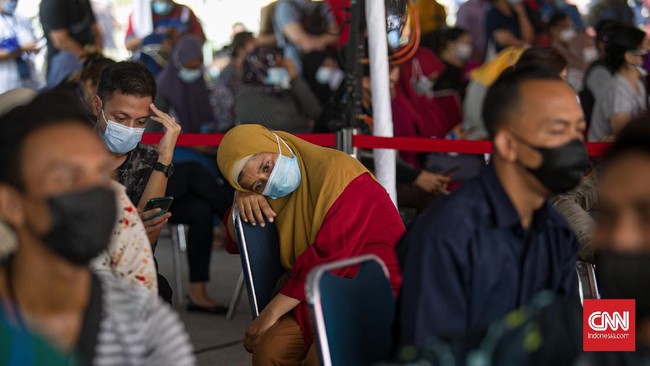 Satgas Covid-19 menyampaikan vaksinasi ulang bisa saja diperlukan apabila jumlah titer antibodi seseorang setelah divaksinasi tidak cukup tinggi.