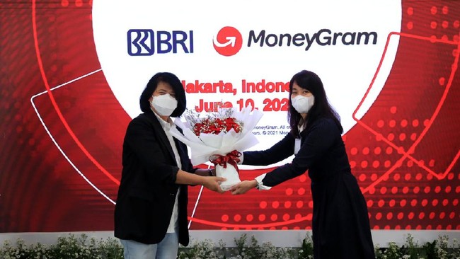 Kolaborasi BRI dan Moneygram ini akan memudahkan pengguna jasa MoneyGram di seluruh dunia mengirimkan dana ke keluarga maupun rekan di Indonesia.