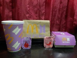 Alasan Para ARMY Rela Beli Bungkus Bekas BTS Meal