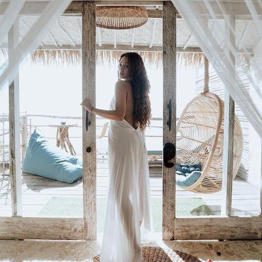 Deretan Foto Liburan Siti Badriah, Pamer Punggung Mulus