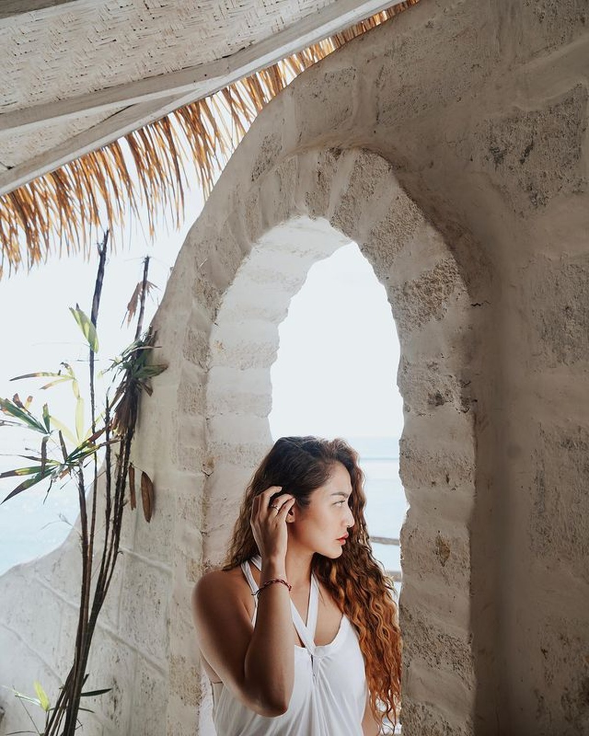 Deretan Foto Liburan Siti Badriah&comma; Pamer Punggung Mulus