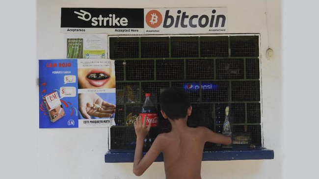 Harga Kripto Merangkak Naik, Bitcoin ke Level US$17 Ribuan Mayoritas harga kripto merangkak naik setelah jatuh beberapa hari terakhir. Bahkan, bitcoin kembali mendaki di level US$17 ribuan.