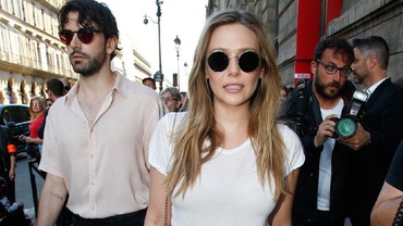 img-title Keceplosan, Elizabeth Olsen Sudah Menikah dengan Robbie Arnett?
