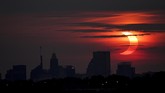 FOTO: Cincin Api Gerhana Matahari di Dinding Langit Gerhana Matahari Cincin terjadi pada 10 Juni 2021, puncak fenomena ini hanya terjadi selama 3 menit 51 detik.