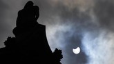 FOTO: Cincin Api Gerhana Matahari di Dinding Langit Gerhana Matahari Cincin terjadi pada 10 Juni 2021, puncak fenomena ini hanya terjadi selama 3 menit 51 detik.
