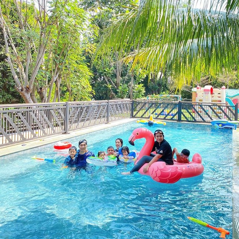 Siapa yang penasaran dengan penampakan rumah anak presiden? Yuk kita intip, ada yang seharga Rp 16 Miliar!