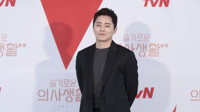 Jo Jung-suk mulai mempertimbangkan lagu baru setelah melihat lagu Aloha mendapat sambutan hangat masyarakat hingga berada di puncak tangga musik Korea.
