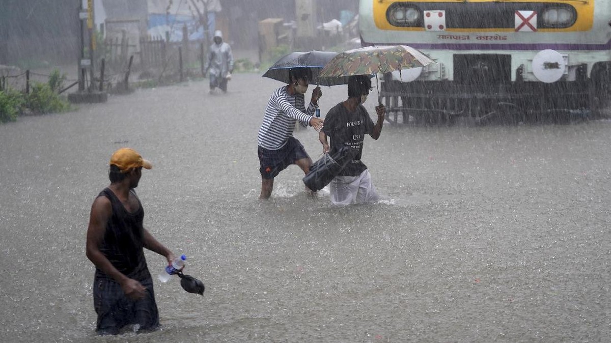 FOTO: Malapetaka Hujan Deras di Mumbai