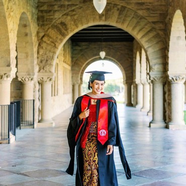 Tak Cuma Modal Tampang, 5 Selebriti ini Punya Prestasi Akademik Cemerlang