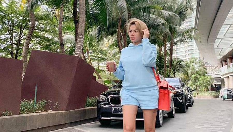 Nikita Mirzani membela dan mengaku tak percaya atas pelecehan yang dituduhkan kepada Gofar Hilman. Yuk kita intip potretnya!
