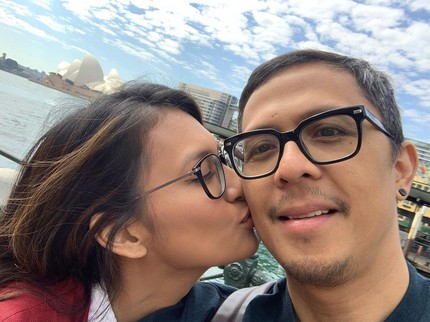 Lama Menghilang, Ini 7 Potret Bahagia Raihaanun Bareng Suami, Romantis Banget