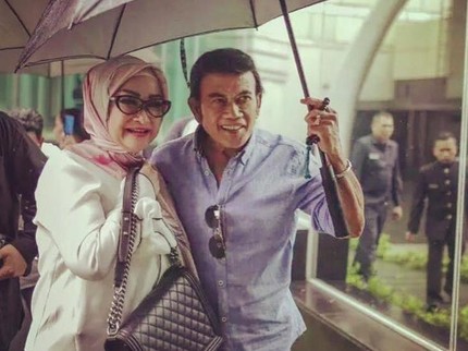 7 Potret Romantis Rhoma Irama bersama Istri Tercinta Ricca Rachim