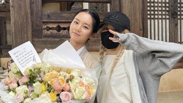 img-title Sahabat Sejati, Rose BLACKPINK Kirim Hadiah Dukung Drama Hyeri Girl's Day