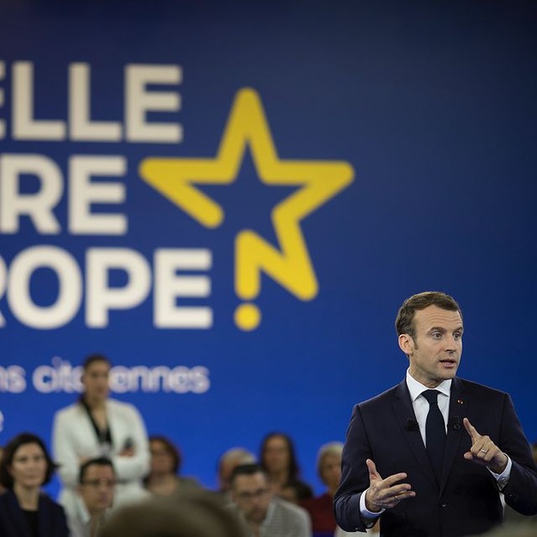 Sosok Emmanuel Macron Presiden Prancis, Emmanuel Macron mendadak viral karena ditampar oleh warganya di depan orang ramai. Yuk kita intip sosoknya!