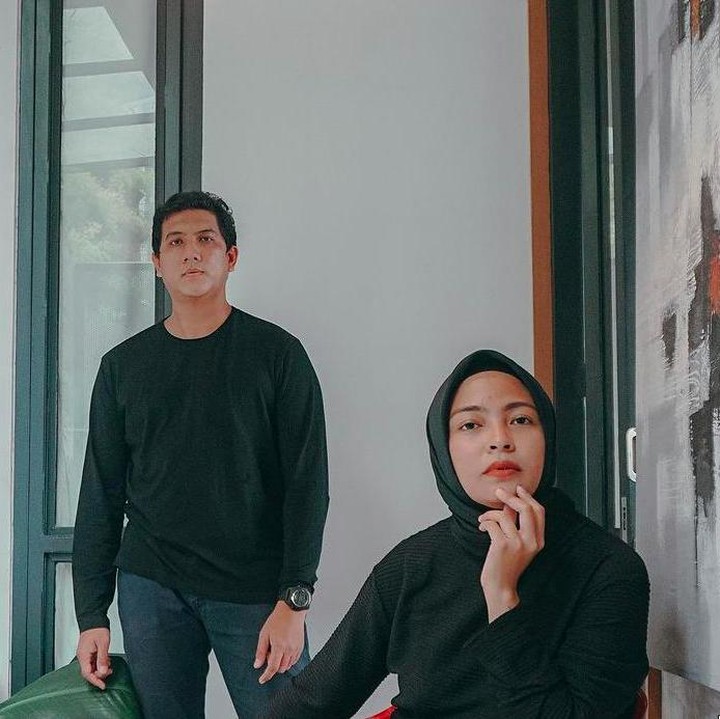 <p>Tantri Syalindri Ichlasari alias Tantri 'Kotak' menikah dengan sesama vokalis, yakni Arda 'Naff', pada 2014. (Foto: Instagram @tantrisyalindri)</p>