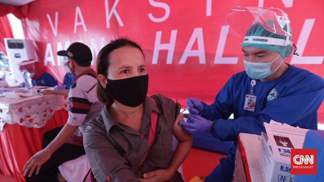 Vaksinasi masyarakat umum di atas 18 tahun akan dimulai awal Juli dengan target 141,3 juta penduduk.