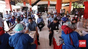 Kemenkes Minta Warga Lekas Divaksin Mumpung Mempan ke Virus