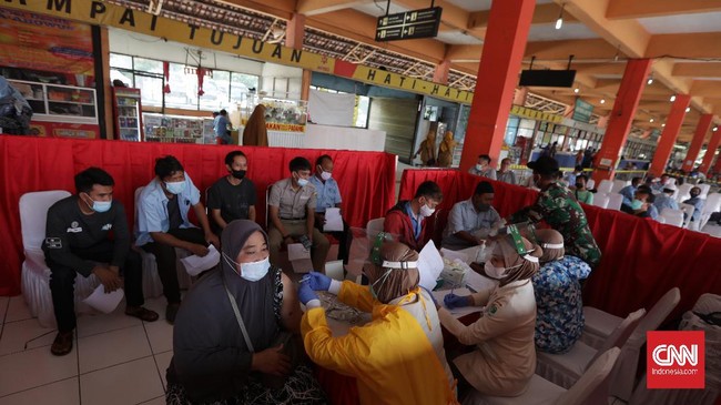 Presiden Jokowi dan Gubernur DKI Anies Baswedan dinilai keliru memahami konsep herd immunity terhadap penularan virus corona (Covid-19).