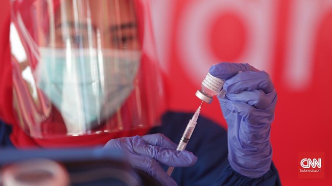 Gubernur Jabar Ridwan Kamil menyatakan vaksinasi untuk 18 tahun ke atas mulai berlaku di seluruh Jabar untuk mempercepat herd immunity.
