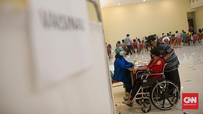 FOTO: Vaksinasi Covid-19 Untuk 18 Tahun ke Atas di DKI