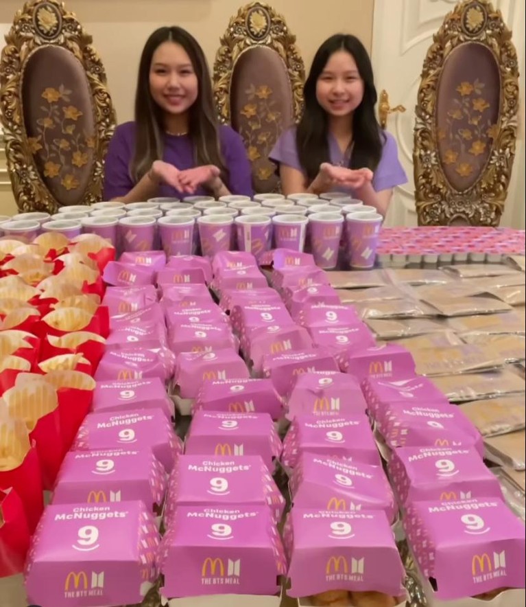 7 Publik Figur yang Ikutan Demam BTS Meal BTS Meal mendadak viral karena banyak diburu oleh para Army, tak ketinggalan juga para publik figur ini. Yuk kita intip siapa aja!