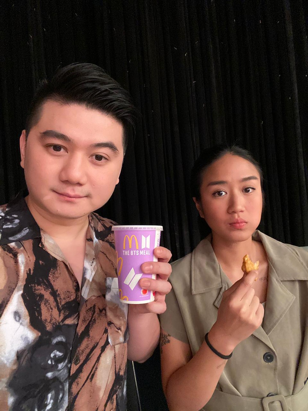 BTS Meal mendadak viral karena banyak diburu oleh para Army&comma; tak ketinggalan juga para publik figur ini&period; Yuk kita intip siapa aja&excl;