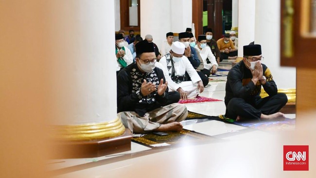 Ketua DPRD DKI Jakarta Prasetio Edi membuat pantun untuk Anies yang disebutnya bercita-cita menjadi capres. Ia ingatkan Anies benahi dulu Jakarta.
