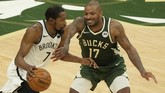 FOTO: Bucks Taklukkan Nets di Gim 3 Playoff NBA Milwaukee Bucks sukses memperkecil skor menjadi 1-2 setelah menang 86-83 atas Brooklyn Nets di gim ketiga playoff NBA.