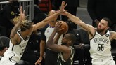 FOTO: Bucks Taklukkan Nets di Gim 3 Playoff NBA Milwaukee Bucks sukses memperkecil skor menjadi 1-2 setelah menang 86-83 atas Brooklyn Nets di gim ketiga playoff NBA.