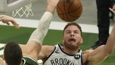 FOTO: Bucks Taklukkan Nets di Gim 3 Playoff NBA Milwaukee Bucks sukses memperkecil skor menjadi 1-2 setelah menang 86-83 atas Brooklyn Nets di gim ketiga playoff NBA.