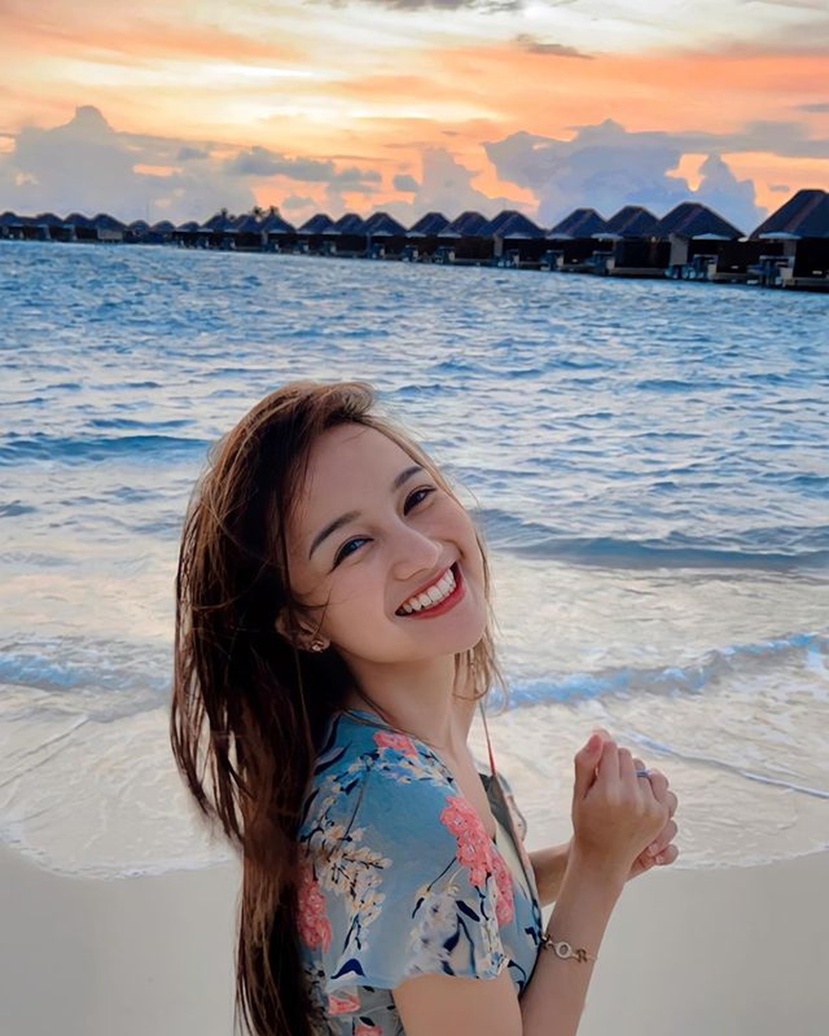 Setelah menggelar pernikahan bak royal wedding dengan mahar saham dan emas&period; Nanda dan Ardya bulan madu mewah ke Maldives&comma; yuk intip&excl;