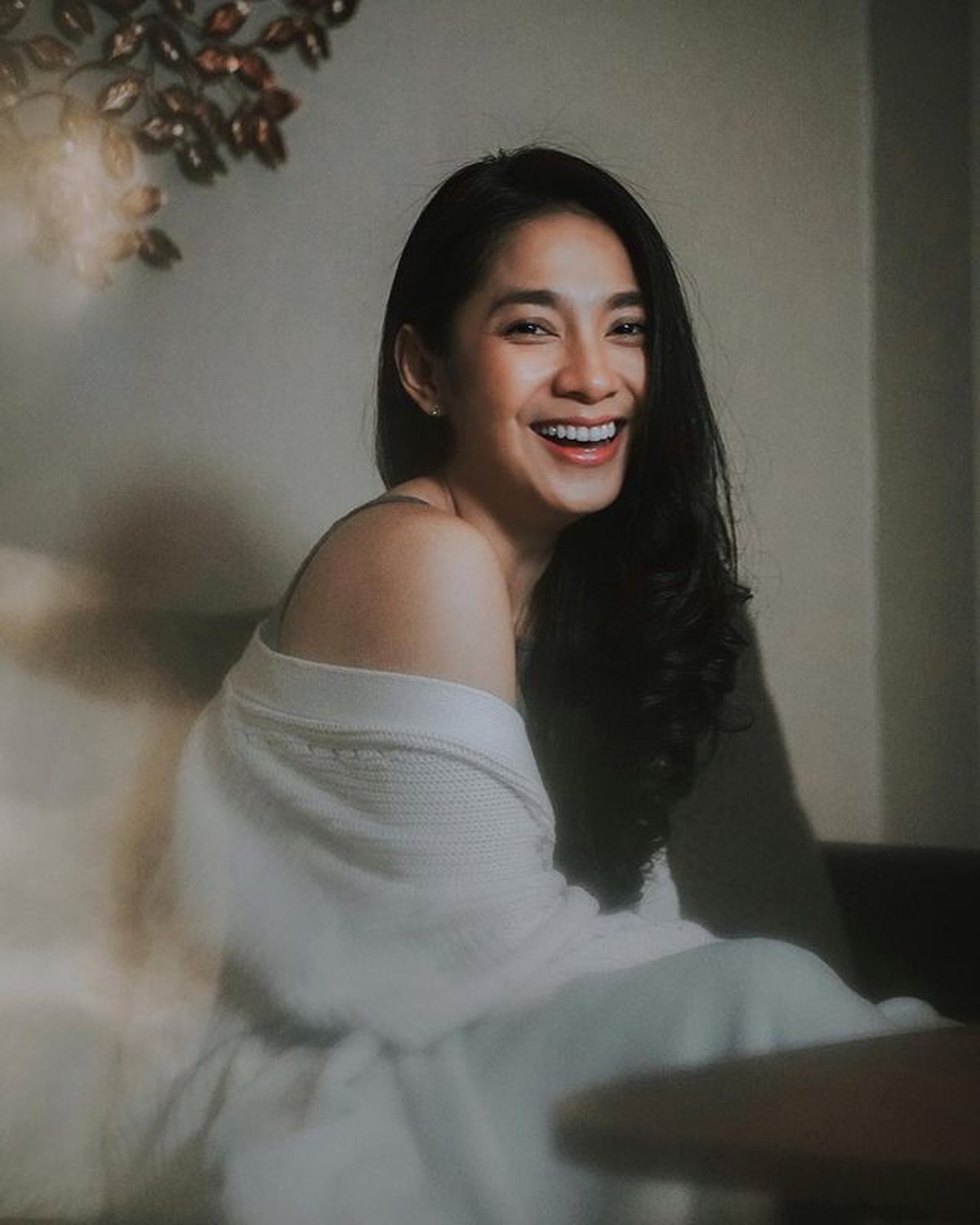 Dinda Kirana mengunggah sebuah video curhatan tentang penyakit kista yang diidapnya&period; Yuk kita intip potret Dinda&excl;