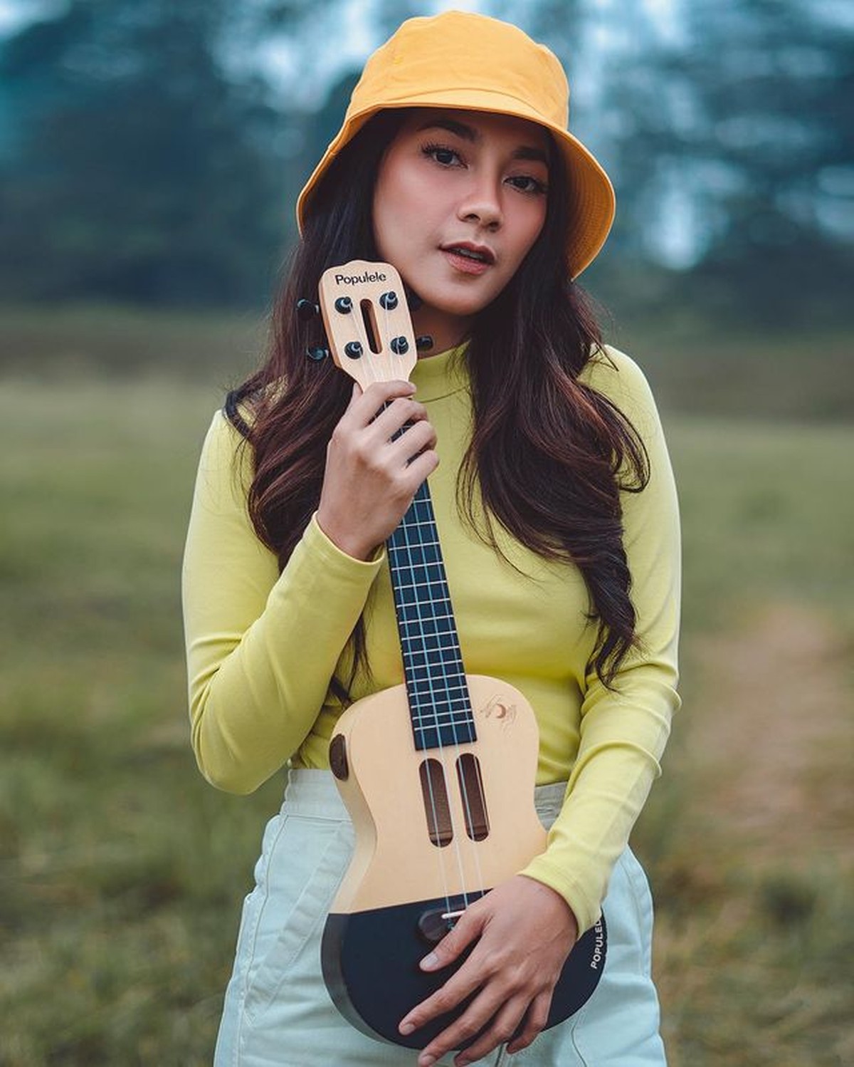 Dinda Kirana mengunggah sebuah video curhatan tentang penyakit kista yang diidapnya&period; Yuk kita intip potret Dinda&excl;