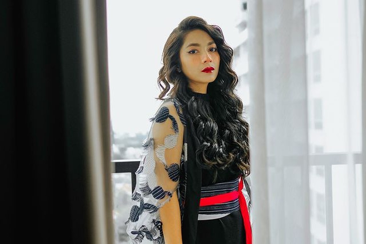 Dinda Kirana mengunggah sebuah video curhatan tentang penyakit kista yang diidapnya&period; Yuk kita intip potret Dinda&excl;