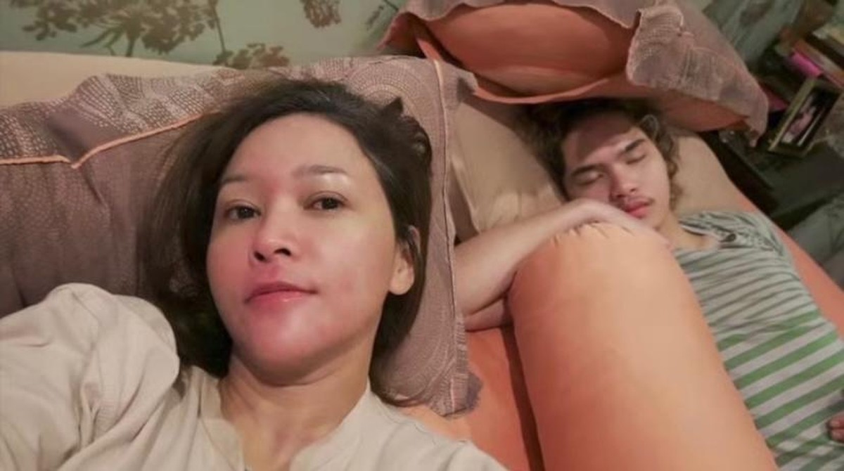 Dul Jaelani mengunggah sebuah video yang berisi kumpulan foto saat ia masih kecil bersama Maia membuat netizen mewek&period; Yuk kita intip&excl;