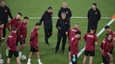 FOTO: Persiapan Turki vs Italia Jelang Pembuka Euro Timnas Turki dan Italia sudah melakukan persiapan terakhir jelang bertemu pada laga pembuka Piala Eropa UEFA Euro 2020 (Euro 2021).