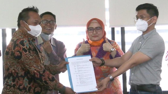 Menteri Ketenagakerjaan Ida Fauziyah menyambut baik kasus perselisihan Indomaret dengan buruh berakhir damai dan ditekennya Perjanjian Bersama.
