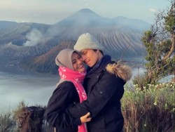 Bangkit dari Kesedihan, Atta Halilintar & Aurel Bulan Madu Romantis ke Bromo