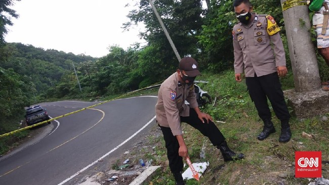 Delapan orang disangkakan melakukan pembunuhan berencana terhadap Rian Latief (21) yang jenazahnya ditemukan dibakar di Maros, Sulawesi Selatan.